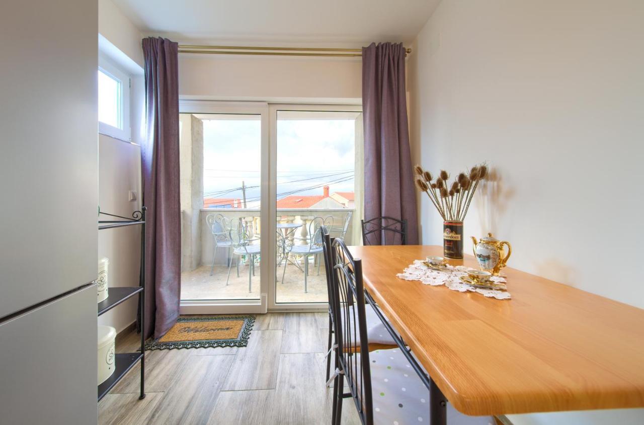 Retro Apartment Vrbnik  Eksteriør bilde