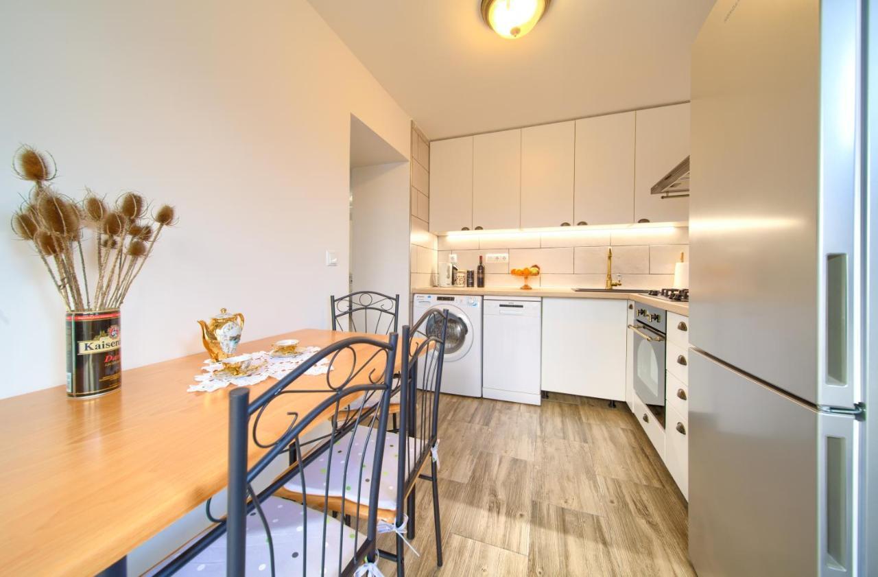 Retro Apartment Vrbnik  Eksteriør bilde