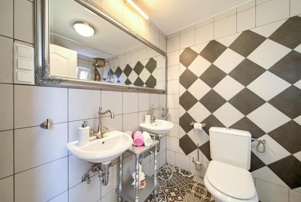 Retro Apartment Vrbnik  Eksteriør bilde
